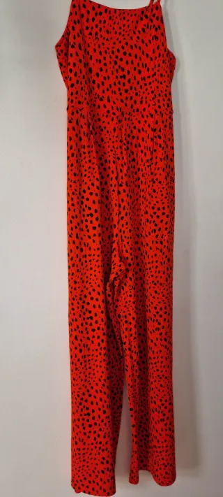 Mono rojo con estampado negro