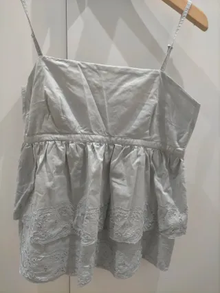 Blusa tirantes volantes gris