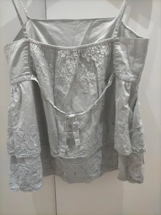 Blusa tirantes volantes gris