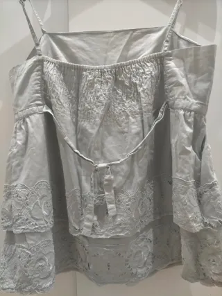 Blusa tirantes volantes gris