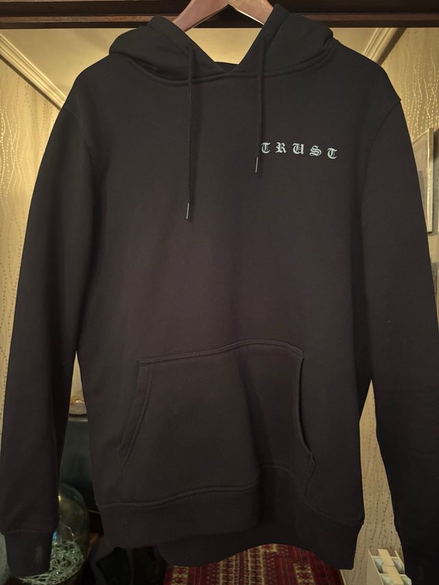 Sudadera con capucha negra 'TRUST'