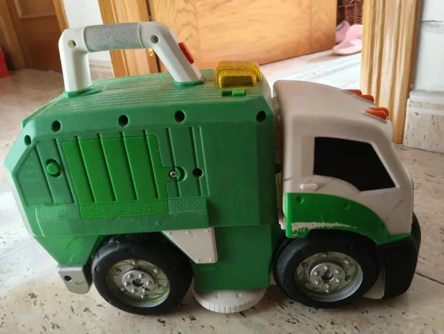 Camión de basura comecoches