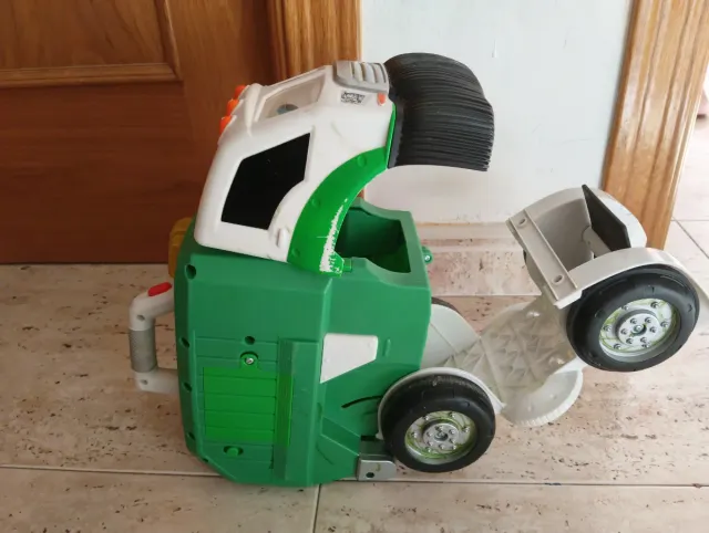 Camión de basura comecoches