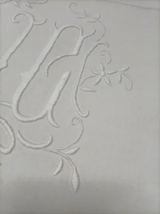 Sábana encimera lino francés bordada J.C.