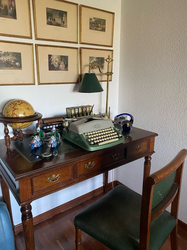 Escritorio Inglés Madera y Cuero