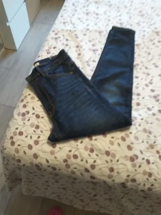 Pantalones vaqueros mujer.en perfecto estado