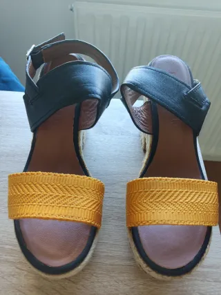 Sandalias cuña Bimba y Lola Talla 39