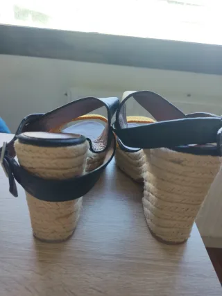 Sandalias cuña Bimba y Lola Talla 39