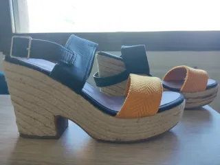 Sandalias cuña Bimba y Lola Talla 39