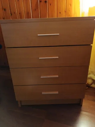 Mesita de noche de madera