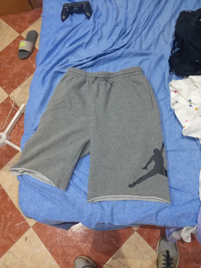 Pantalones Jordan grises sin usar