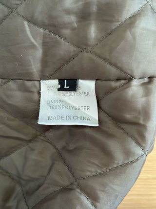 Abrigo verde militar con capucha