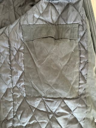 Abrigo verde militar con capucha