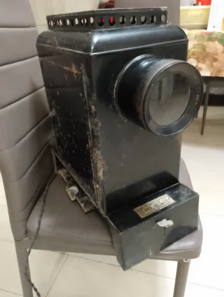 Proiettore Antico a lampadina.