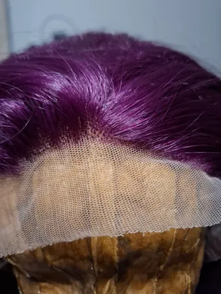 Peluca ondulada morada (resistente al calor)