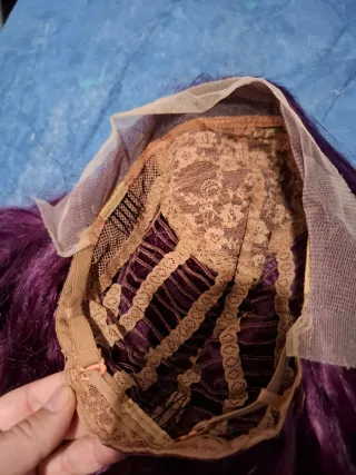 Peluca ondulada morada (resistente al calor)