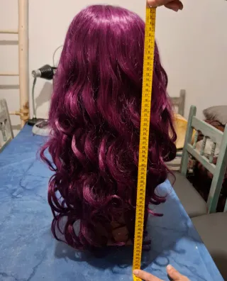 Peluca ondulada morada (resistente al calor)