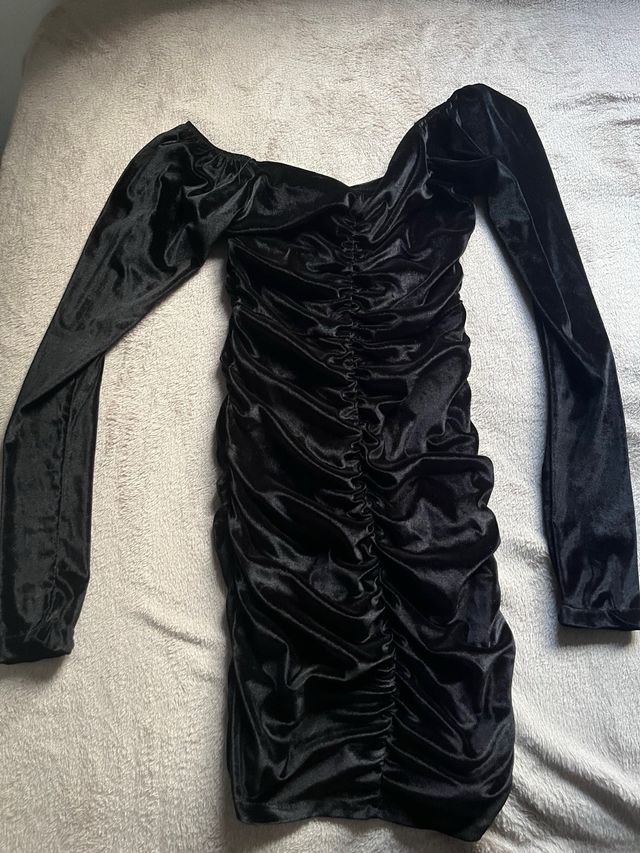 Vestido negro ajustado