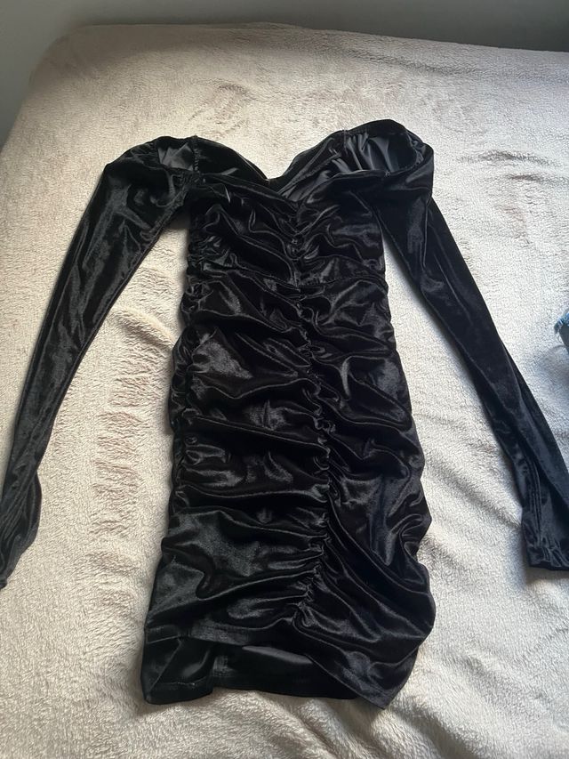 Vestido negro ajustado