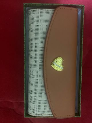 Elegante cartera piel sintética corazón