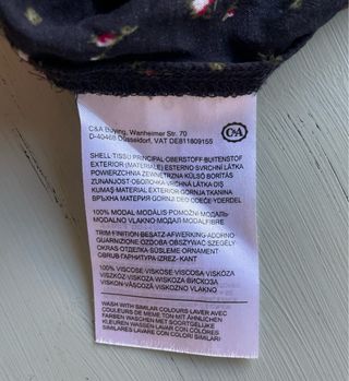 Blusa floral negra con lazada