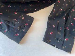 Blusa floral negra con lazada