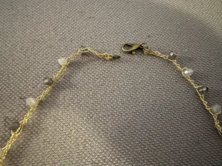 Collana girocollo con iniziale dorata