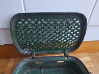 ANTIGUO BRASERO ESCOLAR DE HIERRO FUNDIDO - LEER.