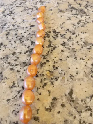 Hilo de perlas naturales naranja y rosa
