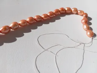 Hilo de perlas naturales naranja y rosa