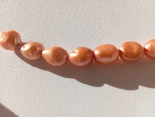 Hilo de perlas naturales naranja y rosa