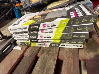 5 cajas de Suelo vinílico Artens Clic Comorat