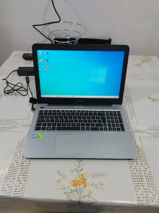 Portátil Asus Sonic Master.Modelo X556U. i7.