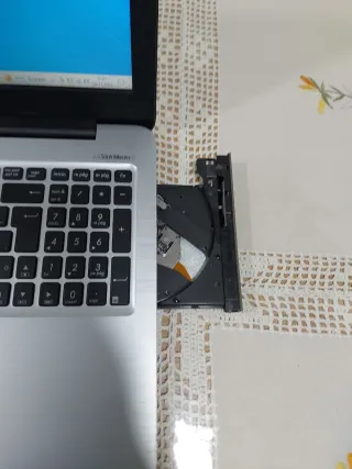 Portátil Asus Sonic Master.Modelo X556U. i7.