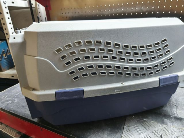 Transportín para mascotas gris y azul .