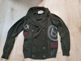 Jersey Desigual verde con dibujos.