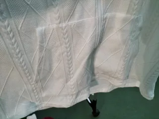 Chaqueta con capucha blanca