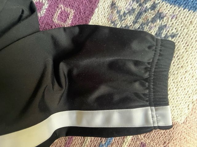 Pantalón chándal Nike negro con banda blanca