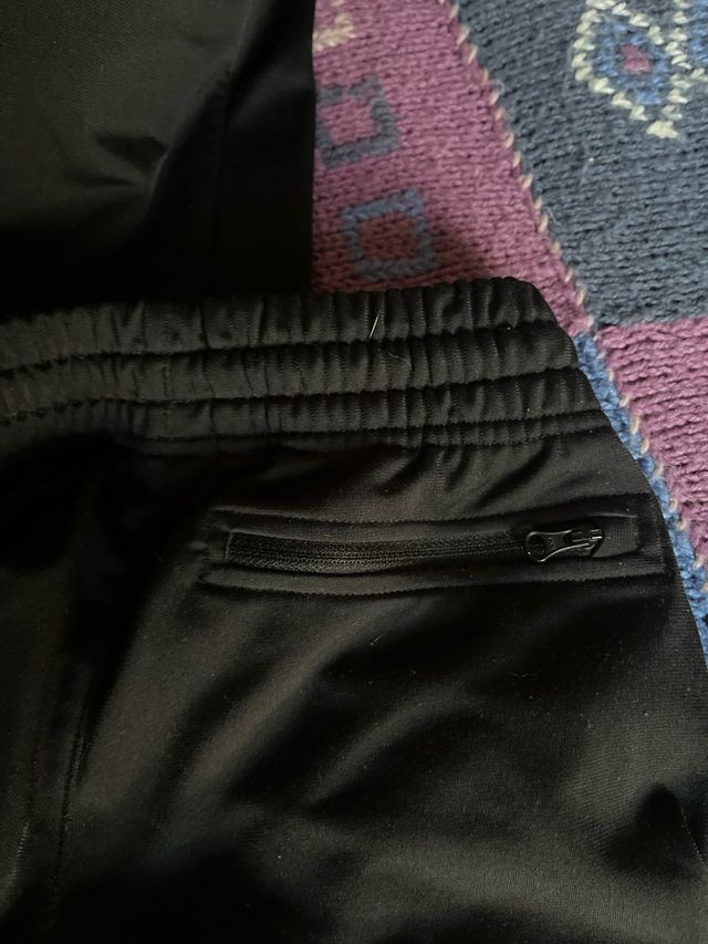 Pantalón chándal Nike negro con banda blanca