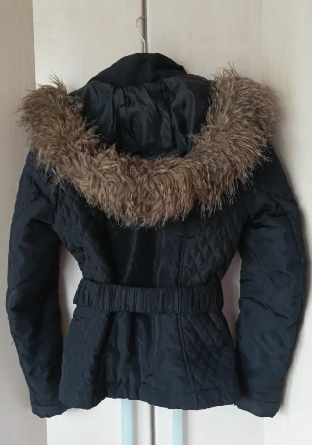 Cazadora acolchada mujer negra