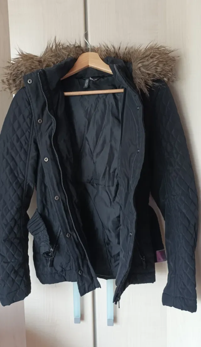 Cazadora acolchada mujer negra