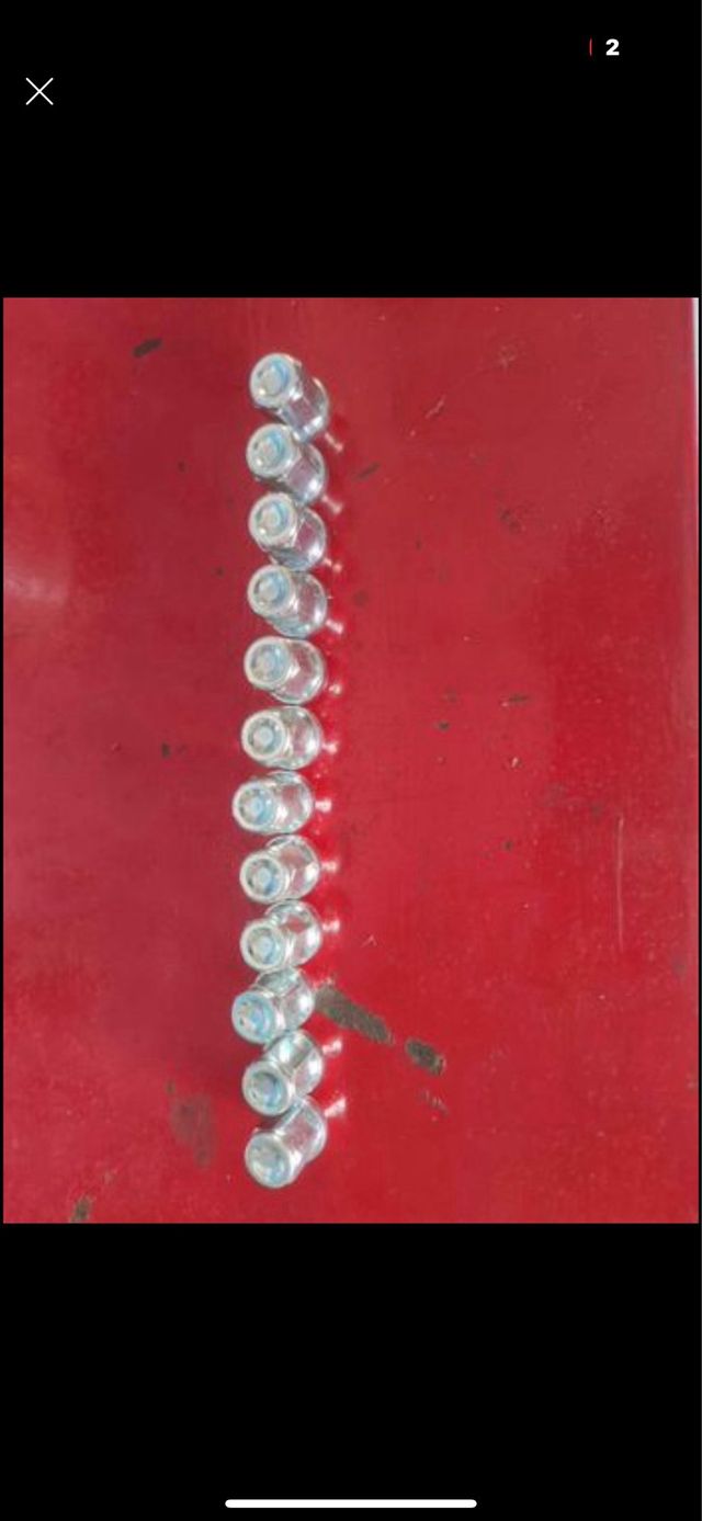 Bulloni e Distanziali per Auto