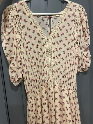 Vestido midi bohemio flores beige y rosa