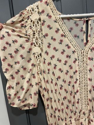 Vestido midi bohemio flores beige y rosa