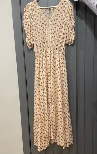 Vestido midi bohemio flores beige y rosa