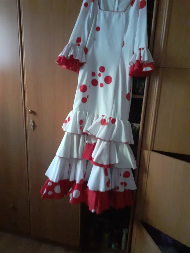 Exclusivo traje Flamenca de lunares rojo y blanco