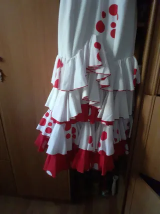 Exclusivo traje Flamenca de lunares rojo y blanco