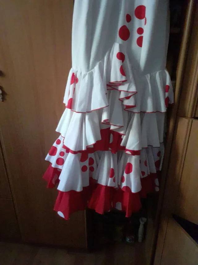 Exclusivo traje Flamenca de lunares rojo y blanco