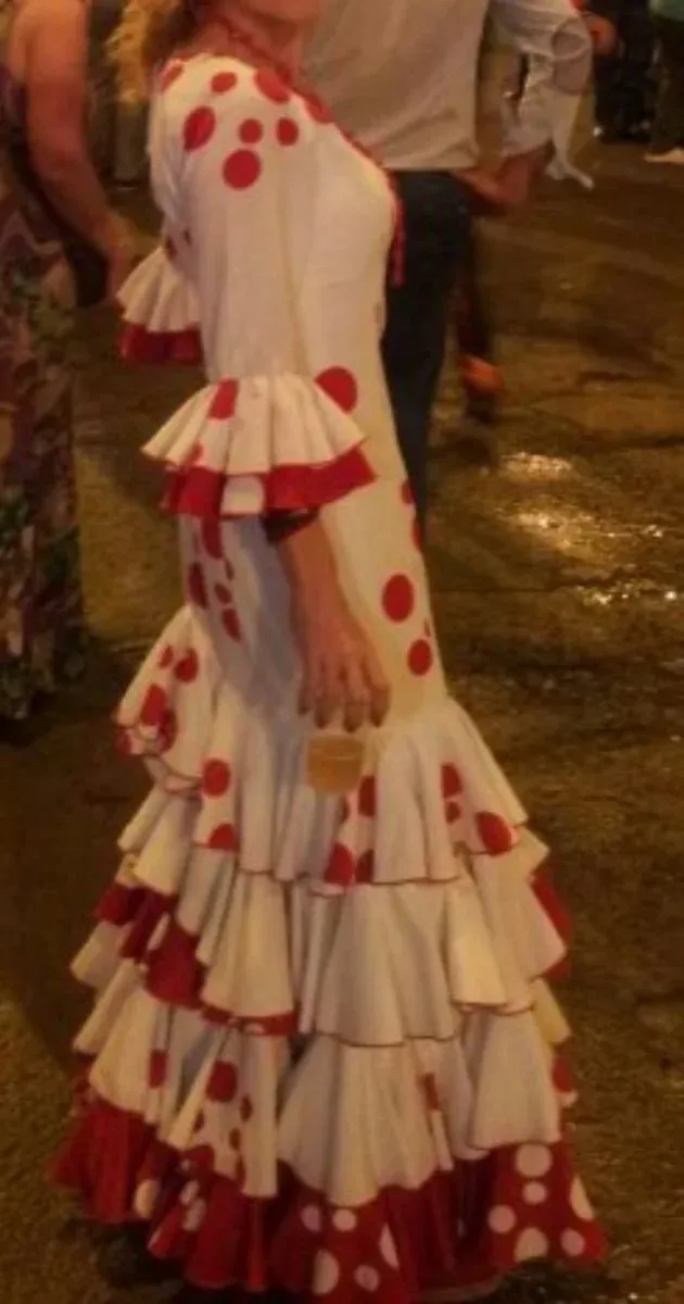 Exclusivo traje Flamenca de lunares rojo y blanco