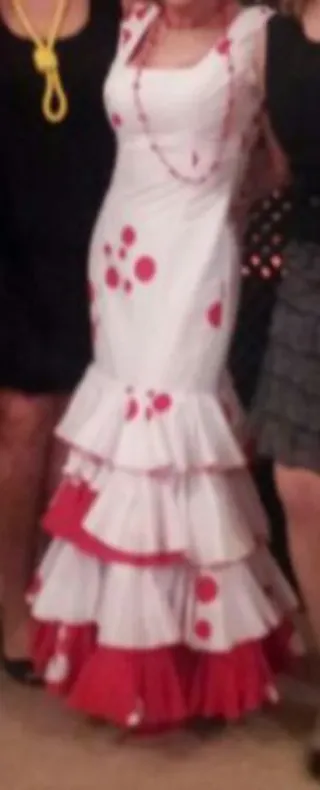 Exclusivo traje Flamenca de lunares rojo y blanco